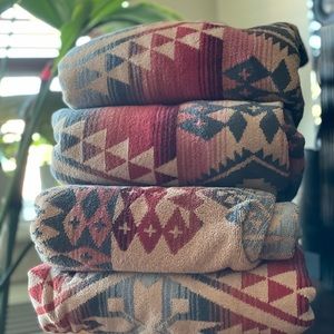 Oversized Pendleton Spa towels ( 4 avail )